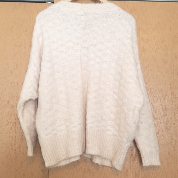 Wild Fable size large cream v-neck button front cardigan. Basket weave. - Picture 3 of 5